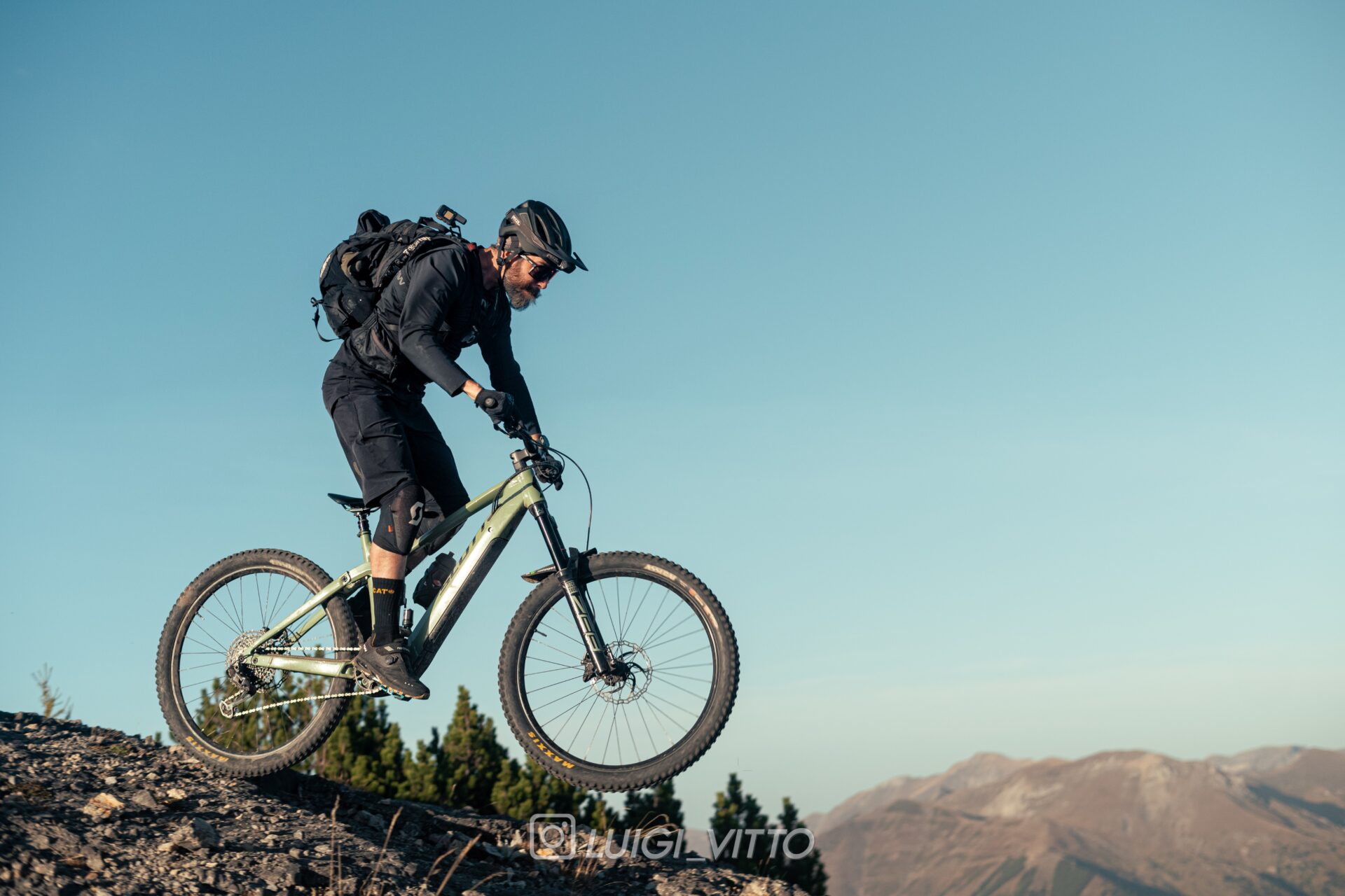 MTB rider on an all-mountain descent in the Italian Alps