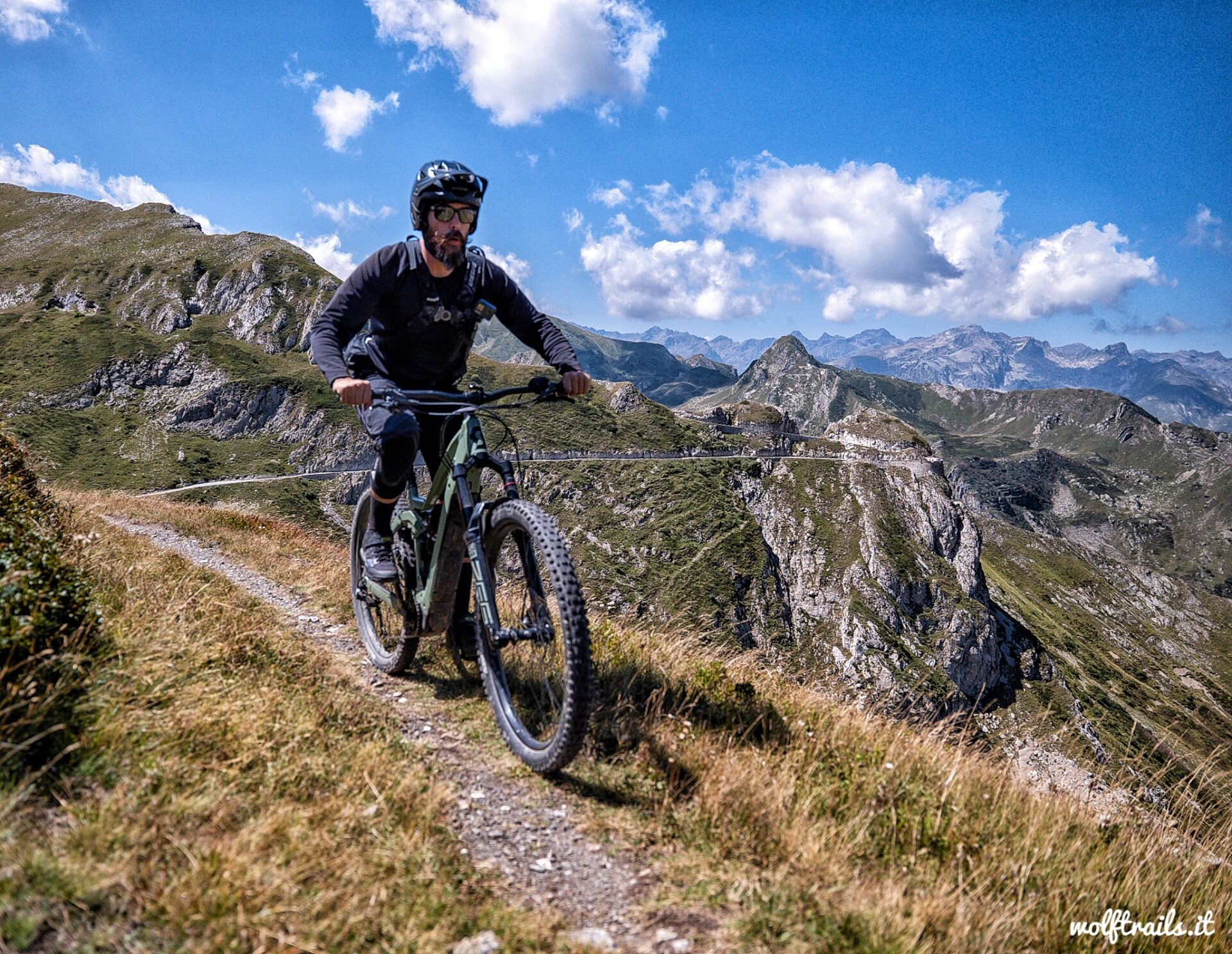 e-MTB rider on a natural trail along the Alta Via del Sale Enduro Route