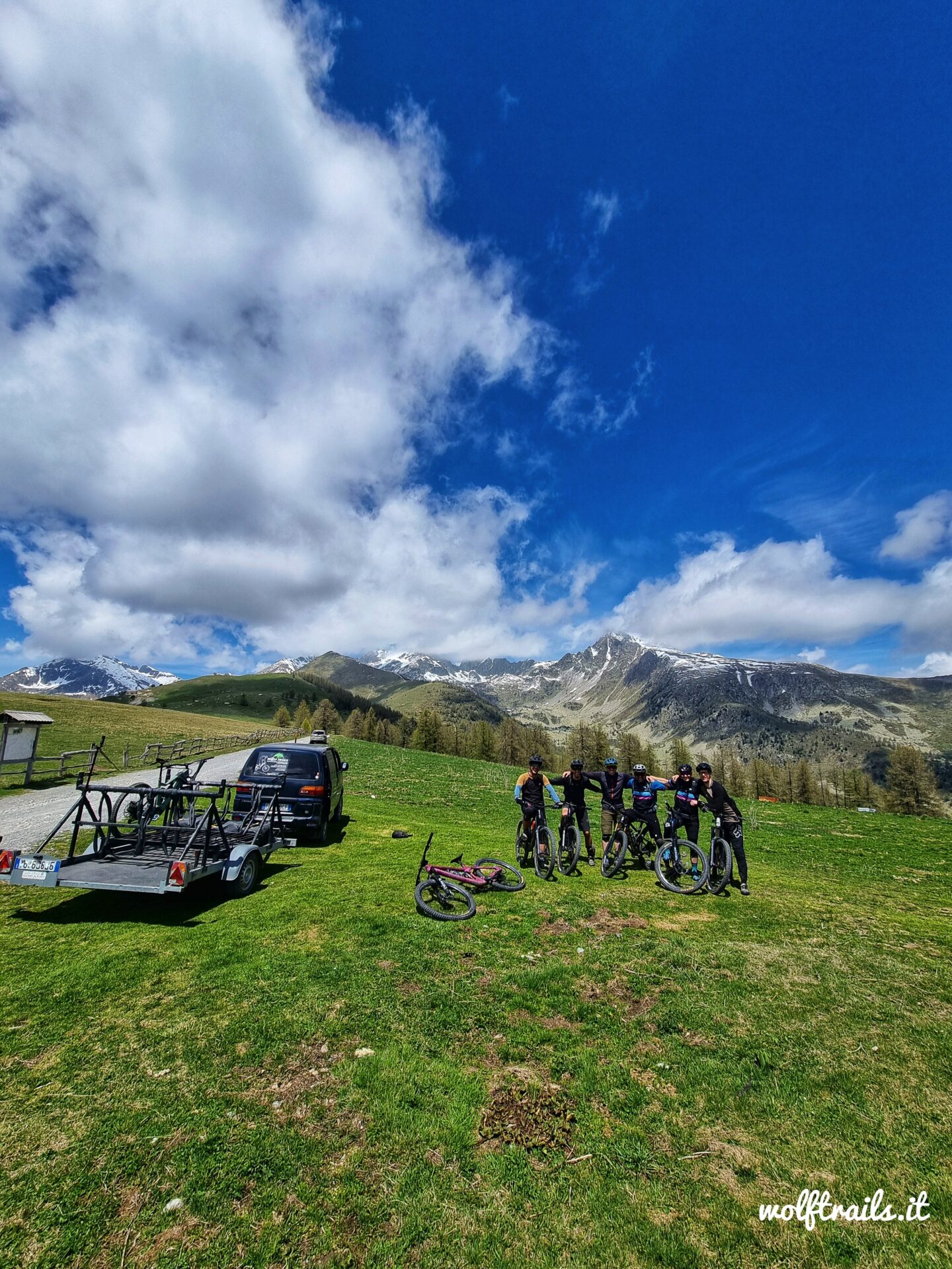 Bike Shuttle servire supporting a group  on MTB bikers in Valle Roya