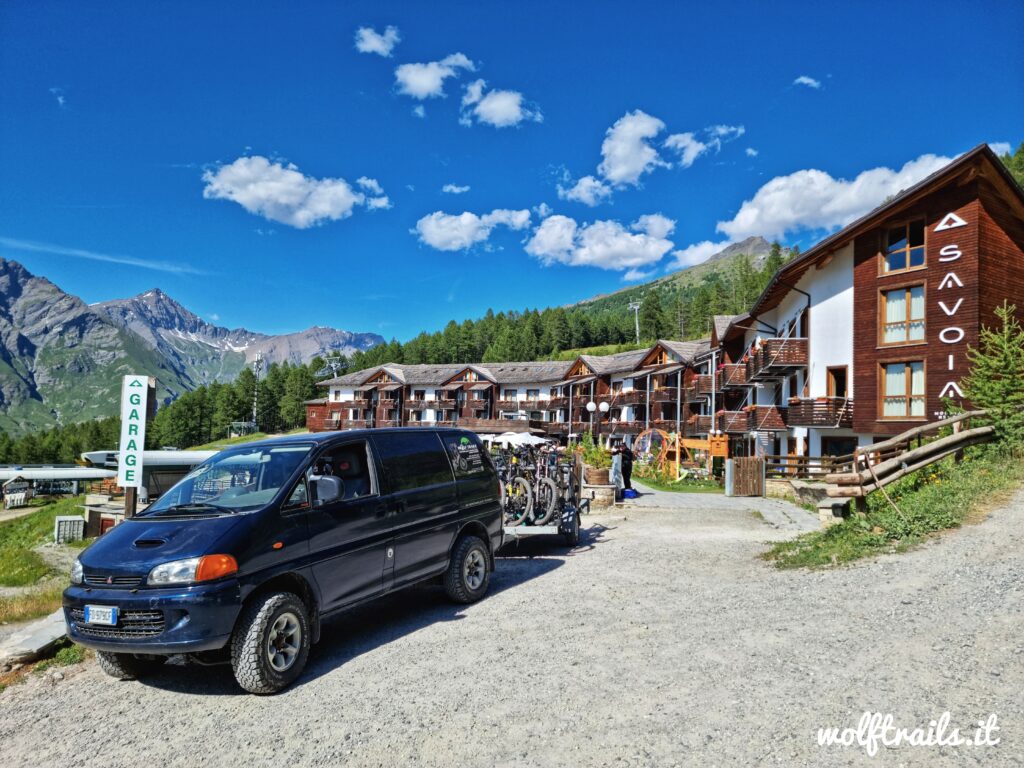 Mountain hotel above Bardonecchia with WolfTrails 4×4 bike shuttle during an MTB tour